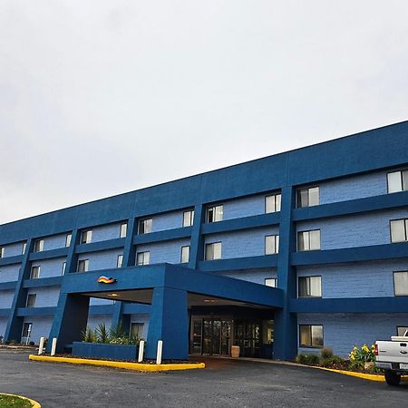 Days Inn By Wyndham Davenport Esterno foto