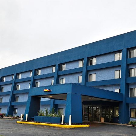 Days Inn By Wyndham Davenport Esterno foto