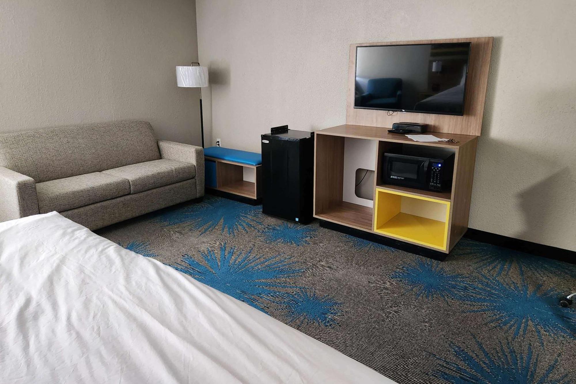 Days Inn By Wyndham Davenport Esterno foto