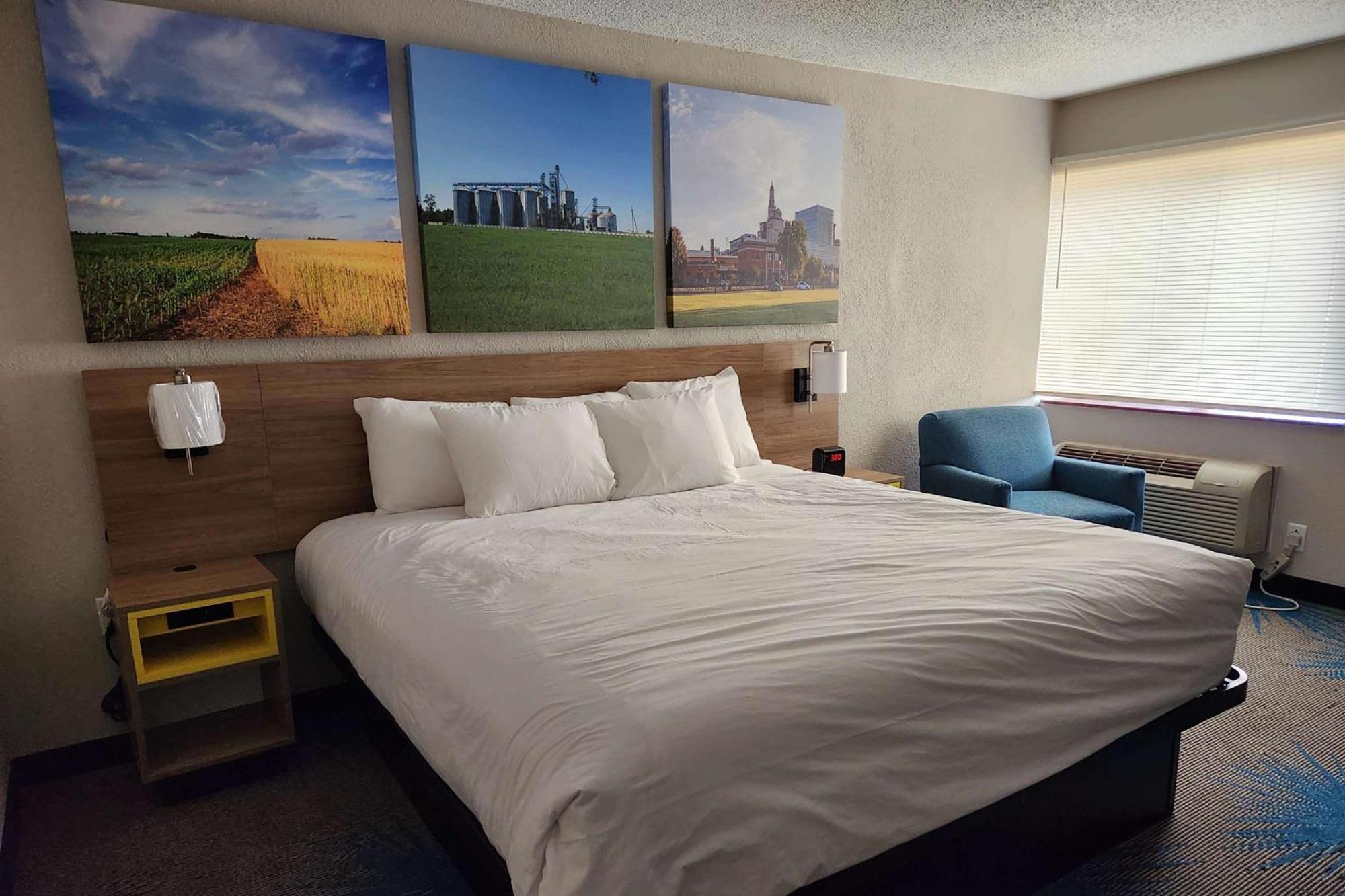 Days Inn By Wyndham Davenport Esterno foto