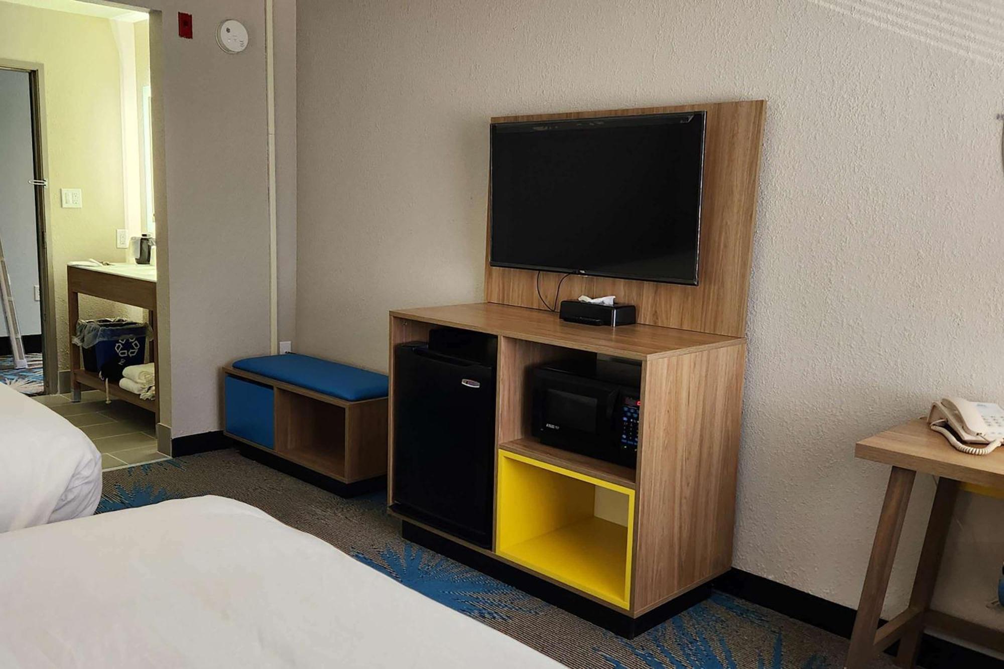 Days Inn By Wyndham Davenport Esterno foto