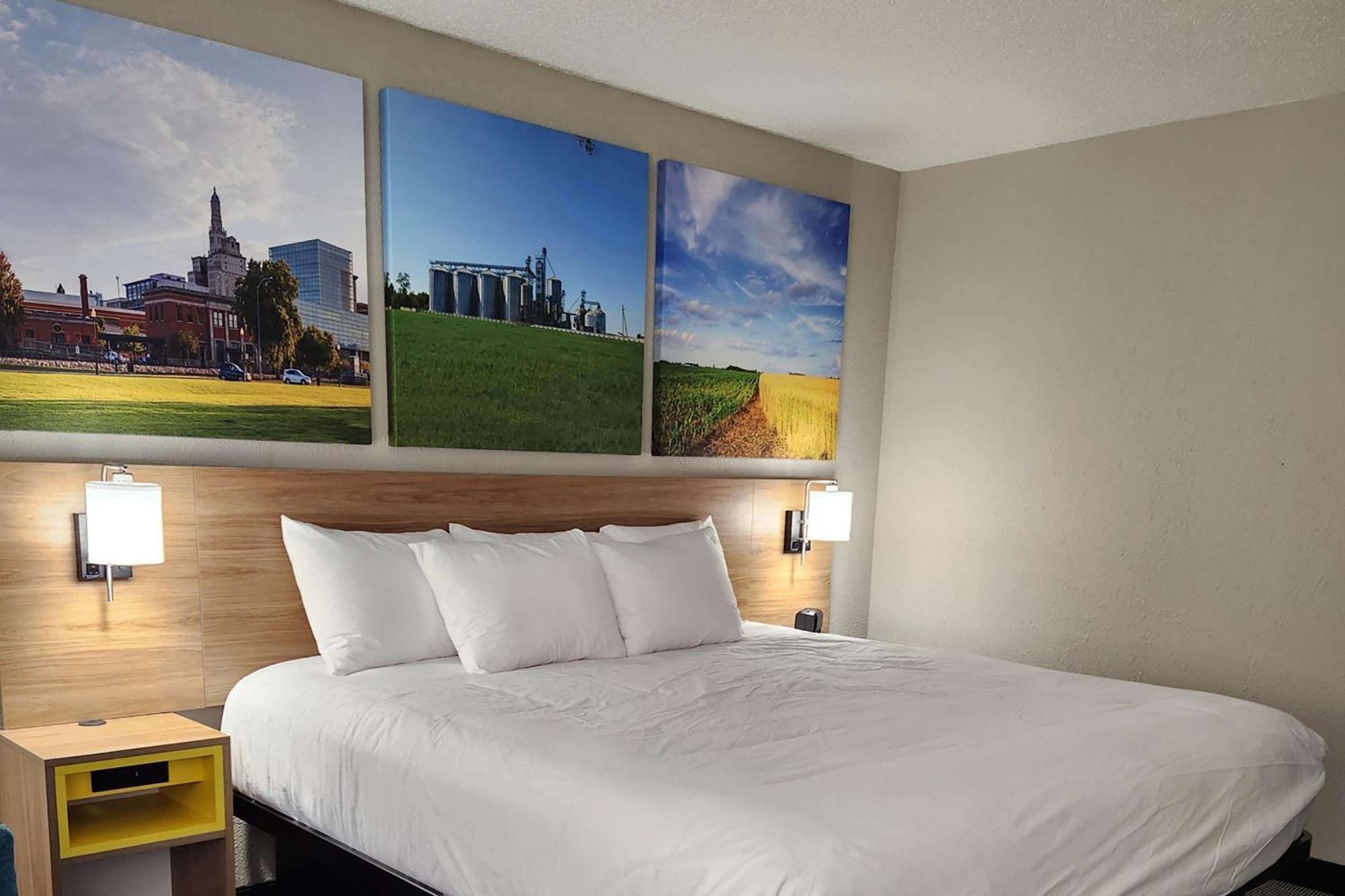 Days Inn By Wyndham Davenport Esterno foto